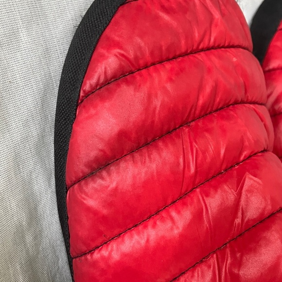 Brekka large men’s 9-10 women’s 11-12 Quilted Slippers - Picture 9 of 16